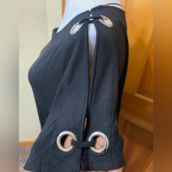 Cable & Gauge Grommet Detail Blouse - Picture 4 of 4